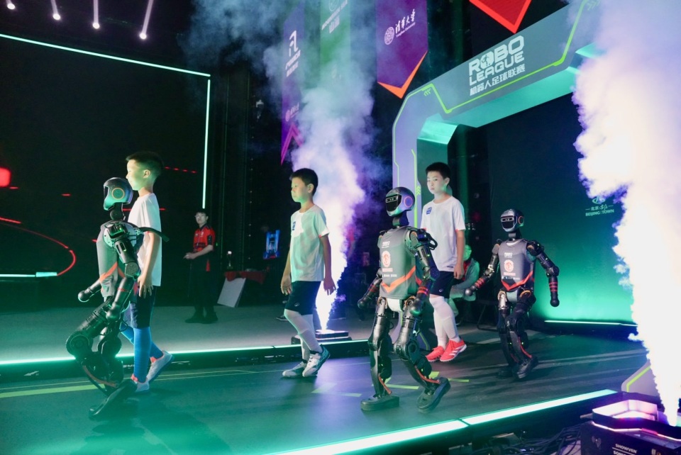 在他的推动 在他的推动